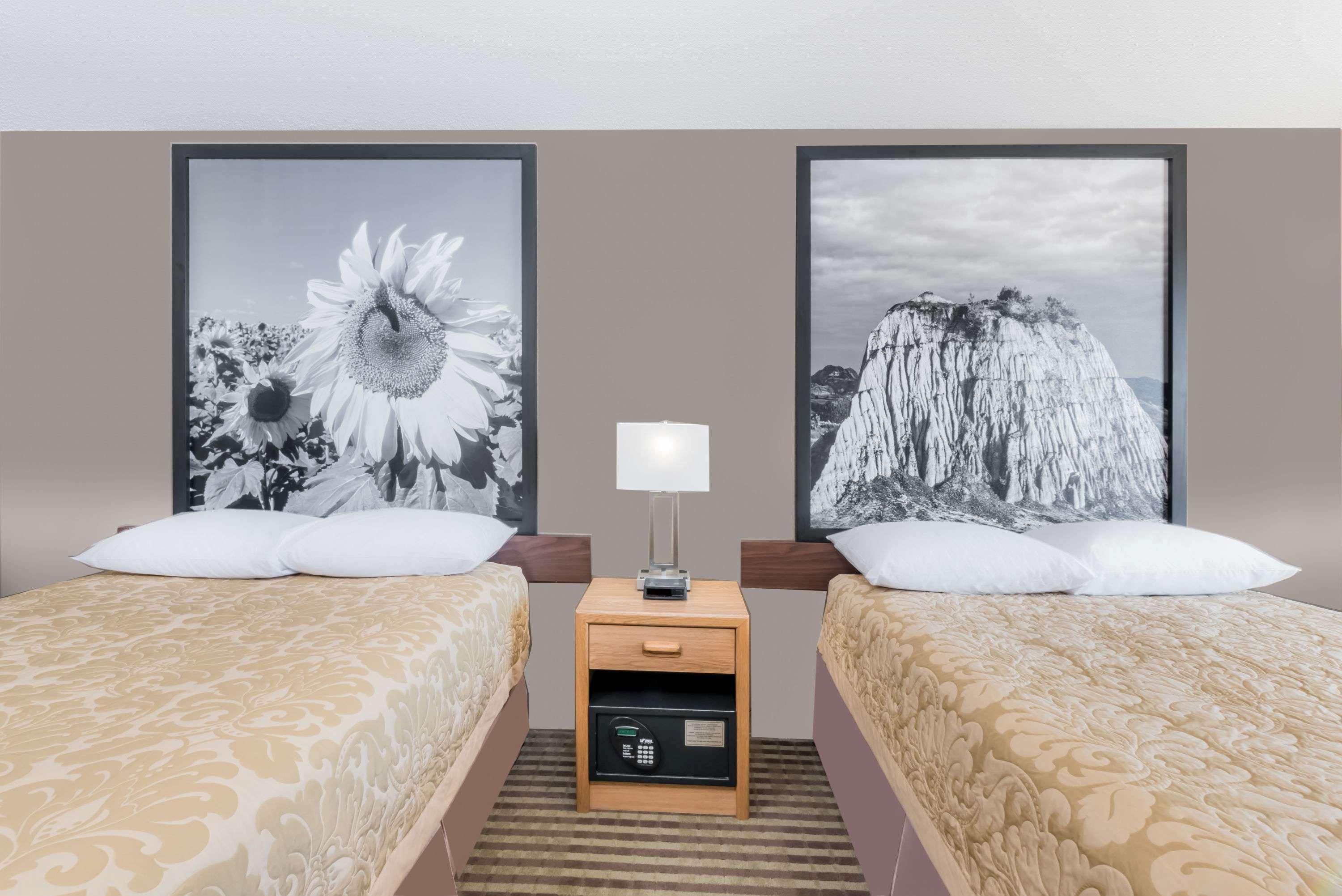 Hotel Super 8 By Wyndham Bowman Exteriér fotografie